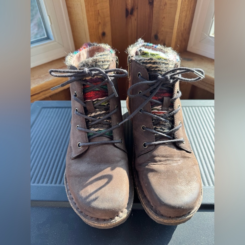 Aetrex Brown Lace Up Boots with Colorful Knit Accent